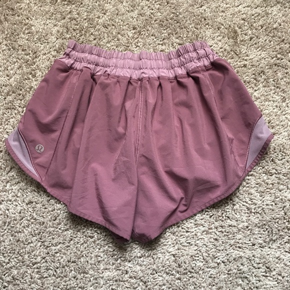 Lululemon Hotty Hot 2.5” Figue Mauve - Picture 3 of 4